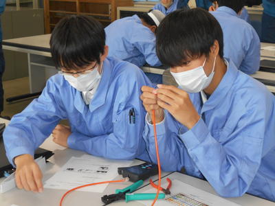 LANコネクタの接続作業体験