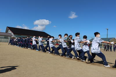 学年総出の綱引き